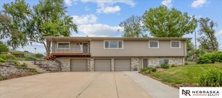 8121 N 38th Street, Omaha, NE 68112
