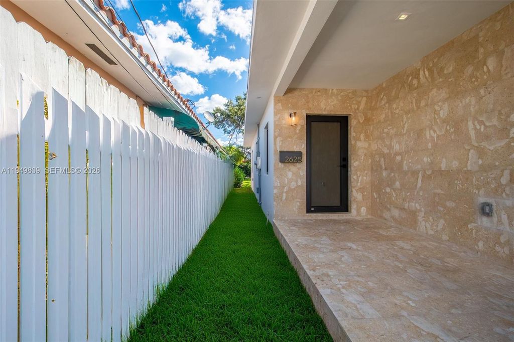 2625 SW 32nd Ct 2625, Miami, FL 33133