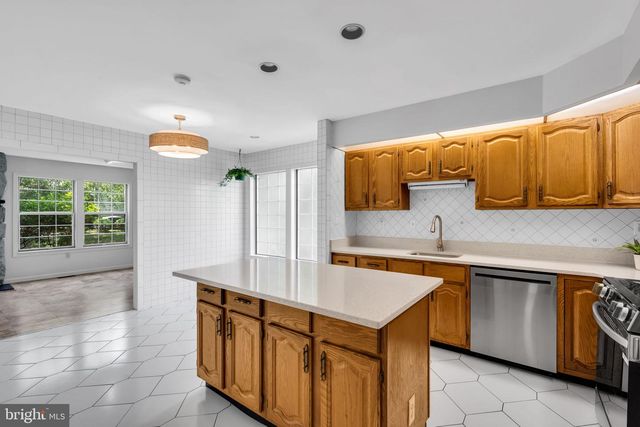 6 RUTHERFORD HAYES DR, Monroe Township, NJ 08831