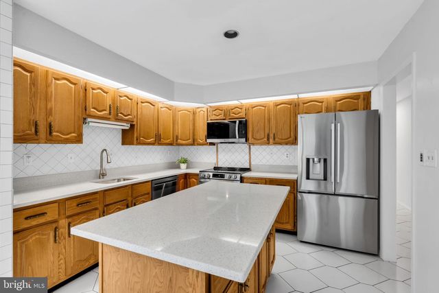 6 RUTHERFORD HAYES DR, Monroe Township, NJ 08831