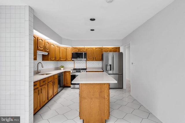 6 RUTHERFORD HAYES DR, Monroe Township, NJ 08831