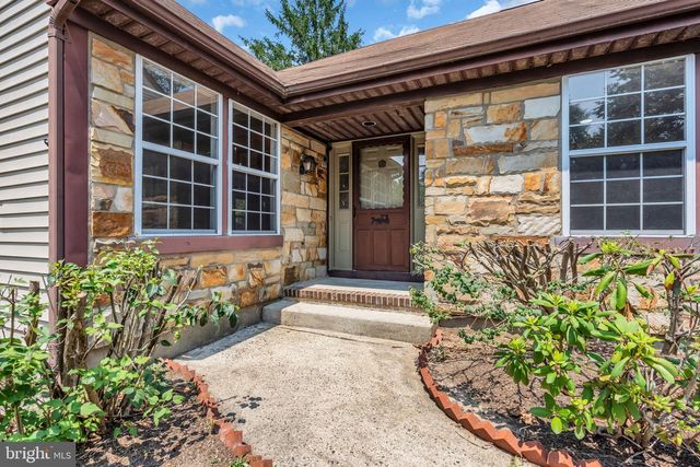 6 RUTHERFORD HAYES DR, Monroe Township, NJ 08831