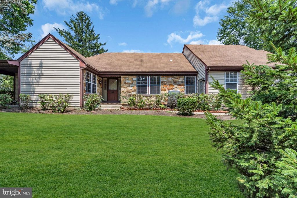 6 RUTHERFORD HAYES DR, Monroe Township, NJ 08831