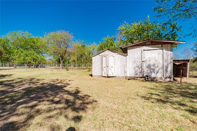 204 Rs County Road 1503, Point, TX 75472