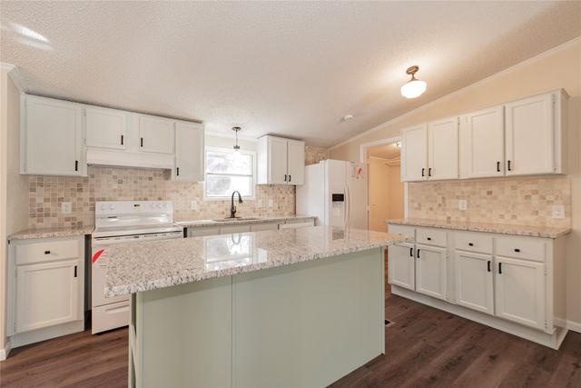 204 Rs County Road 1503, Point, TX 75472