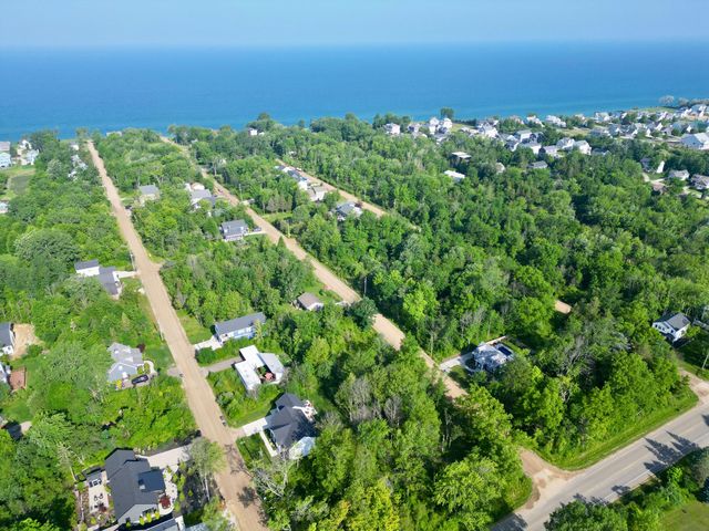 7219 Orchard Road, South Haven, MI 49090