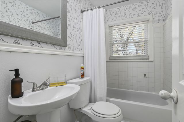 1725 Meadowlark Lane, Denison, TX 75020