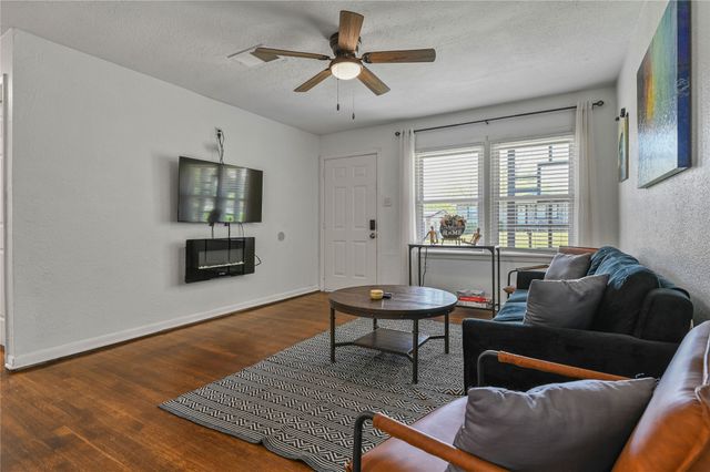 1725 Meadowlark Lane, Denison, TX 75020