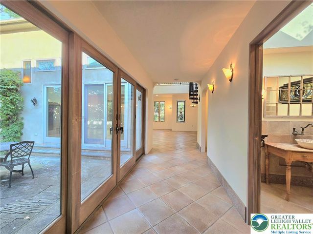 105 Pine Top Trail, Bethlehem City, PA 18017