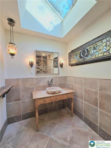 105 Pine Top Trail, Bethlehem City, PA 18017