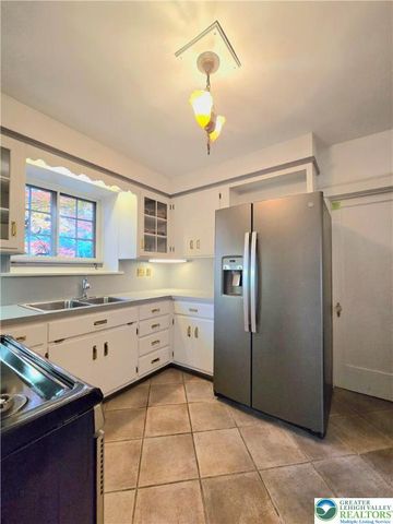 105 Pine Top Trail, Bethlehem City, PA 18017