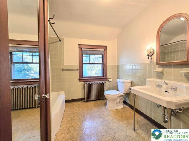 105 Pine Top Trail, Bethlehem City, PA 18017