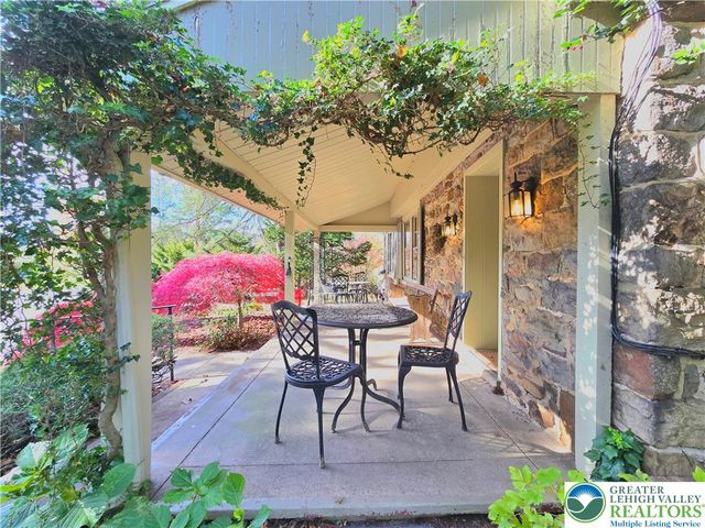 105 Pine Top Trail, Bethlehem City, PA 18017