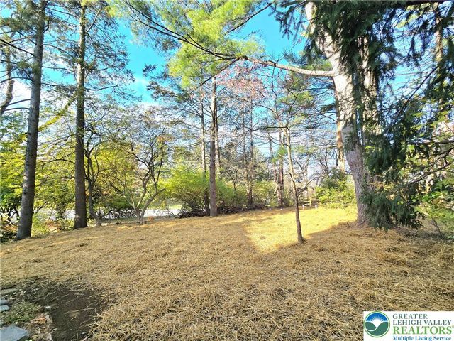 105 Pine Top Trail, Bethlehem City, PA 18017