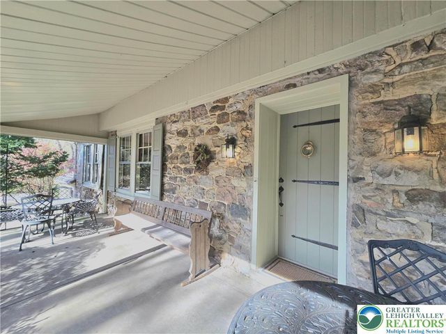 105 Pine Top Trail, Bethlehem City, PA 18017