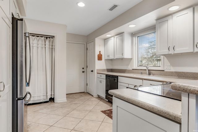 2728 Sunbird Cove, Fort Wayne, IN 46804