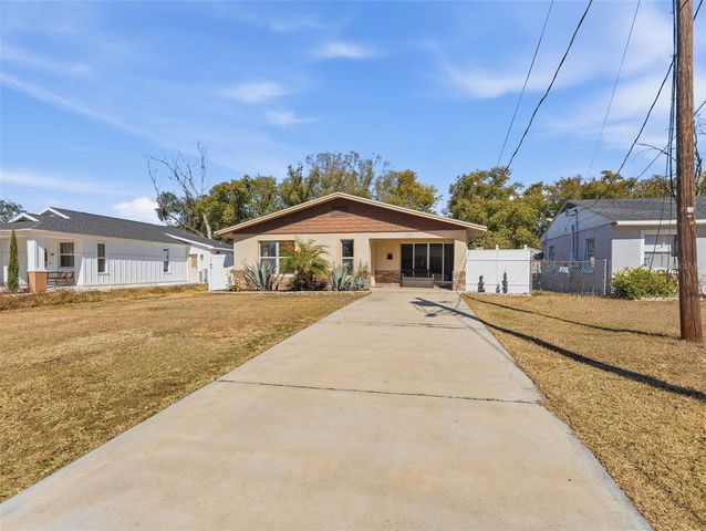 207 W BROAD STREET, Tampa, FL 33604