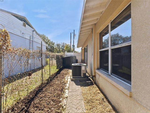 207 W BROAD STREET, Tampa, FL 33604