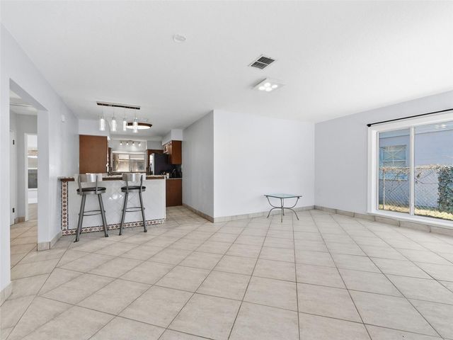 207 W BROAD STREET, Tampa, FL 33604