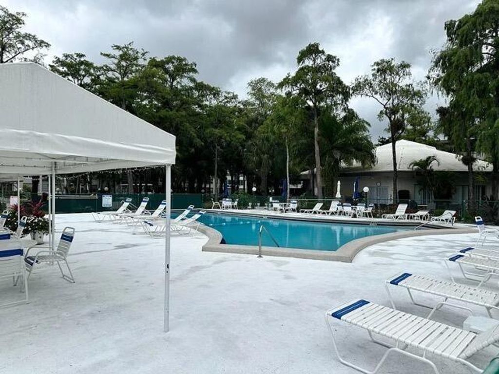 4851 NW 26TH Court 338, Lauderdale Lakes, FL 33313