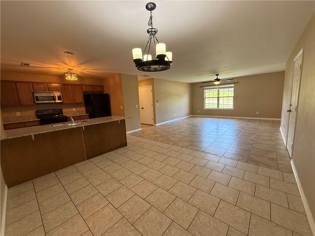 6299 W Milliken Bend, Fayetteville, AR 72704