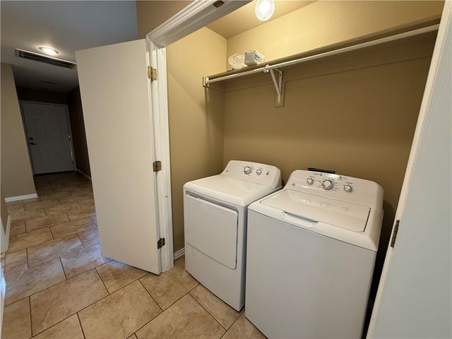 6299 W Milliken Bend, Fayetteville, AR 72704