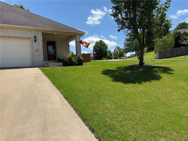 6299 W Milliken Bend, Fayetteville, AR 72704