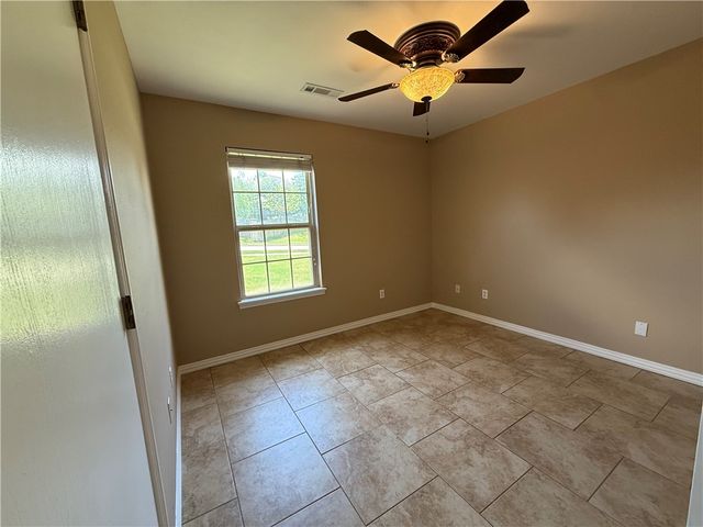 6299 W Milliken Bend, Fayetteville, AR 72704