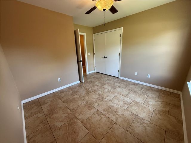 6299 W Milliken Bend, Fayetteville, AR 72704