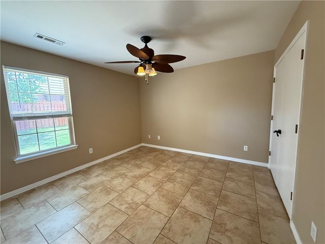 6299 W Milliken Bend, Fayetteville, AR 72704