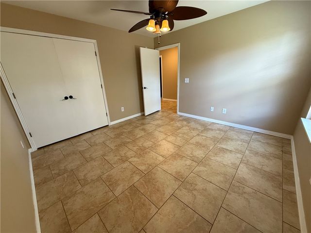 6299 W Milliken Bend, Fayetteville, AR 72704