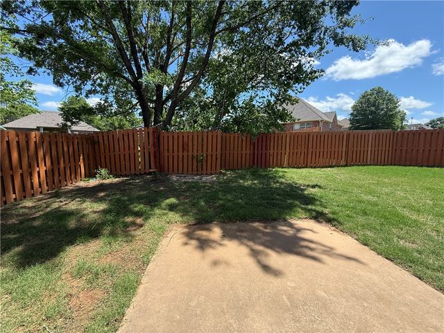 6299 W Milliken Bend, Fayetteville, AR 72704
