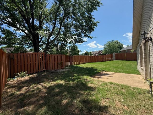 6299 W Milliken Bend, Fayetteville, AR 72704