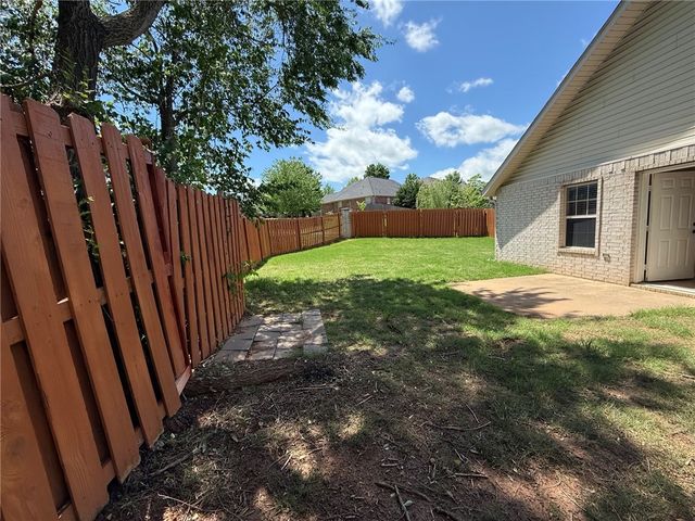 6299 W Milliken Bend, Fayetteville, AR 72704