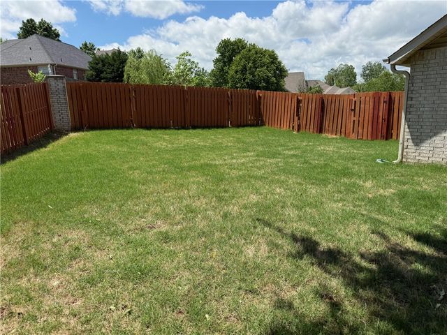6299 W Milliken Bend, Fayetteville, AR 72704