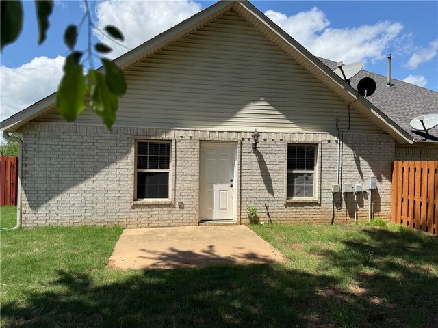6299 W Milliken Bend, Fayetteville, AR 72704