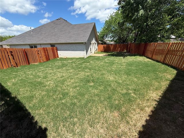 6299 W Milliken Bend, Fayetteville, AR 72704