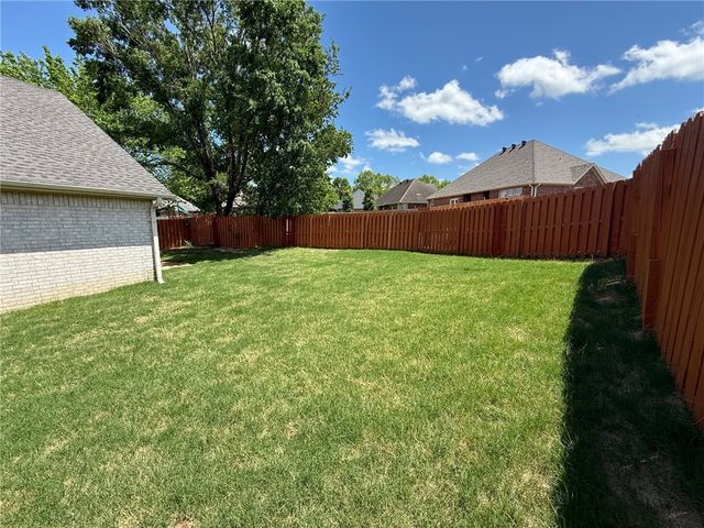 6299 W Milliken Bend, Fayetteville, AR 72704