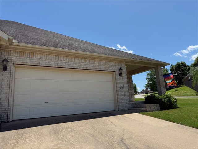 6299 W Milliken Bend, Fayetteville, AR 72704