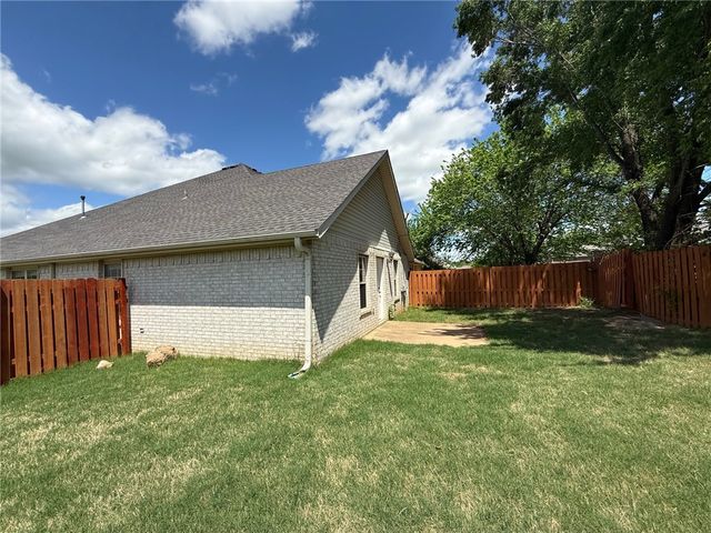 6299 W Milliken Bend, Fayetteville, AR 72704