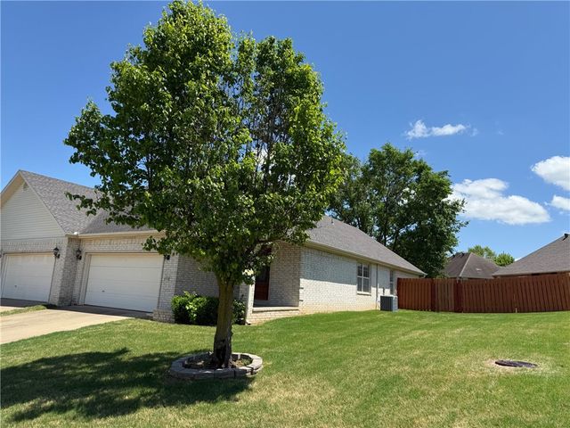 6299 W Milliken Bend, Fayetteville, AR 72704