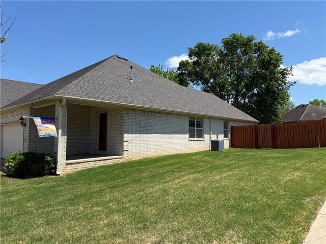 6299 W Milliken Bend, Fayetteville, AR 72704