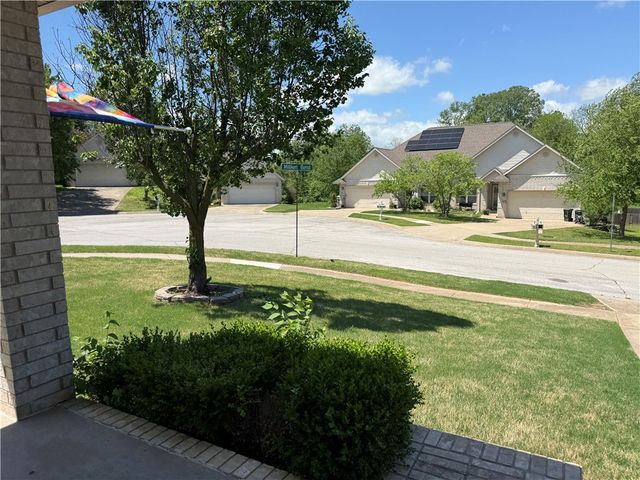 6299 W Milliken Bend, Fayetteville, AR 72704