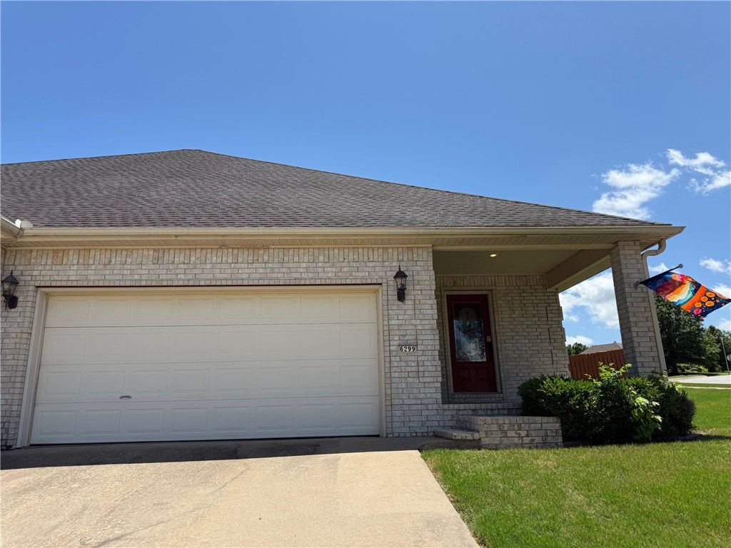 6299 W Milliken Bend, Fayetteville, AR 72704