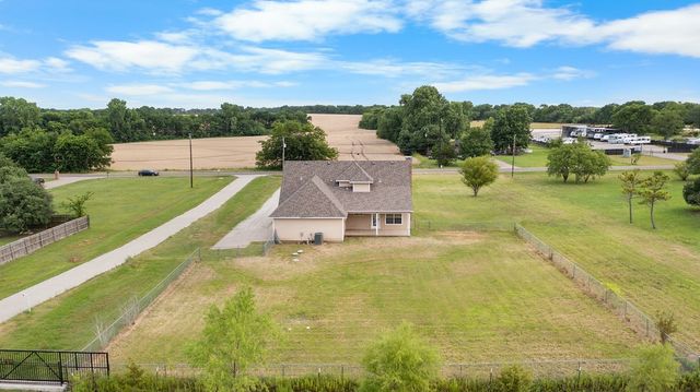 392 Old Highway 6, Howe, TX 75459