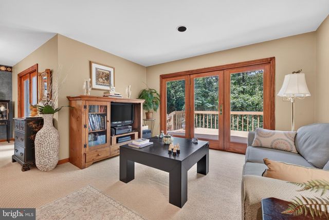 2861 SPRING VALLEY RD, Lancaster, PA 17601