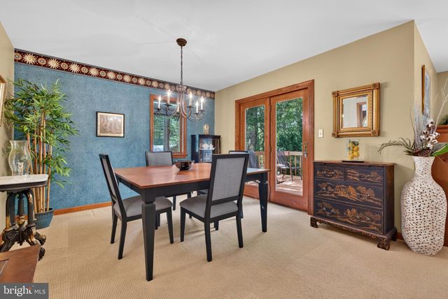 2861 SPRING VALLEY RD, Lancaster, PA 17601
