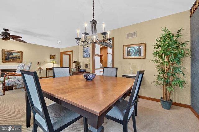 2861 SPRING VALLEY RD, Lancaster, PA 17601