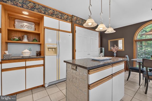 2861 SPRING VALLEY RD, Lancaster, PA 17601