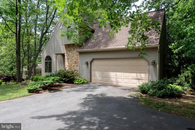 2861 SPRING VALLEY RD, Lancaster, PA 17601